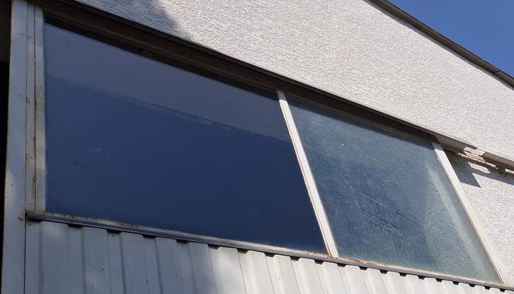 Un exemple de vitre tres sale